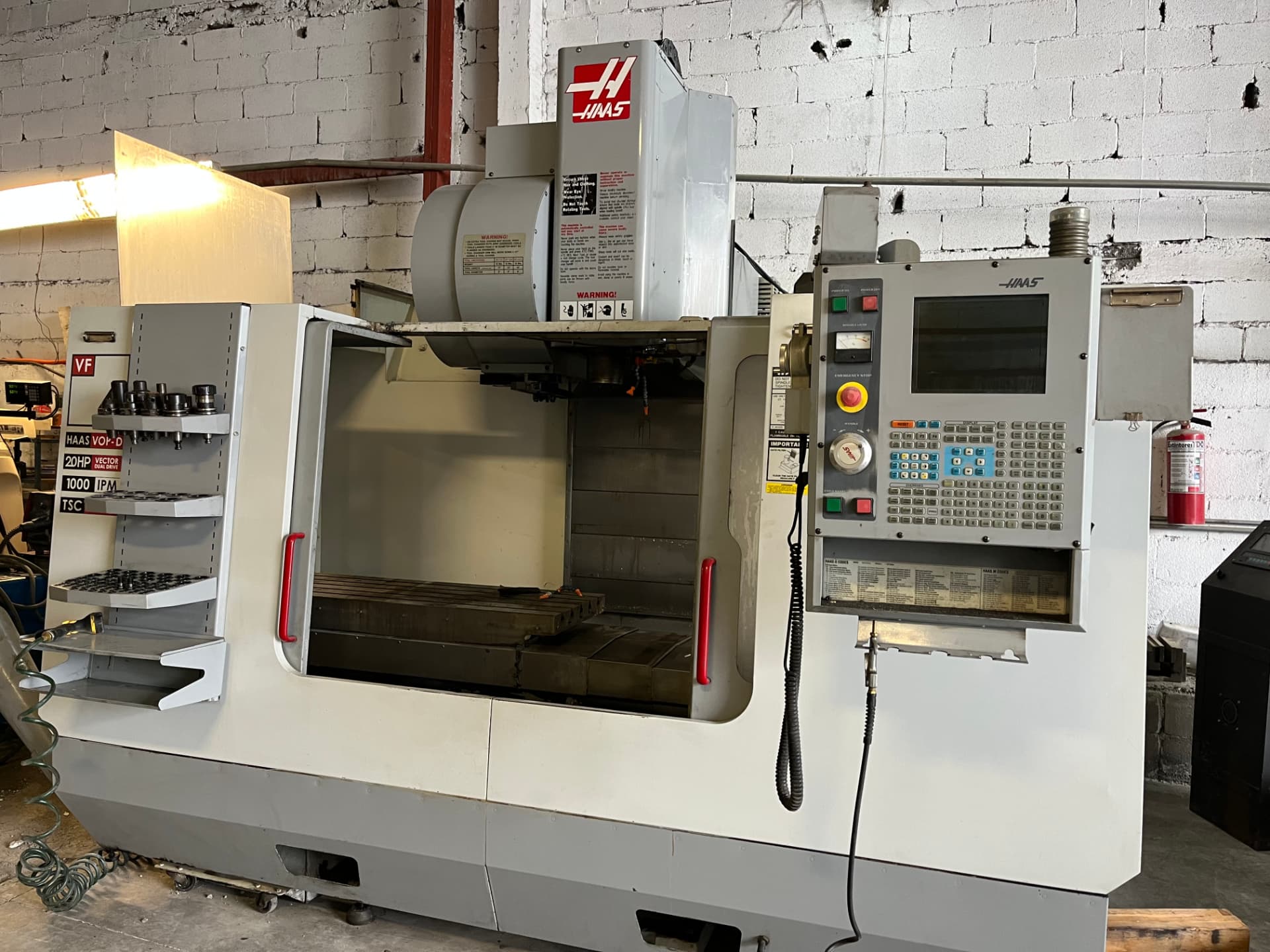 Centro de maquinado vertical CNC Haas VF-4, 20HP