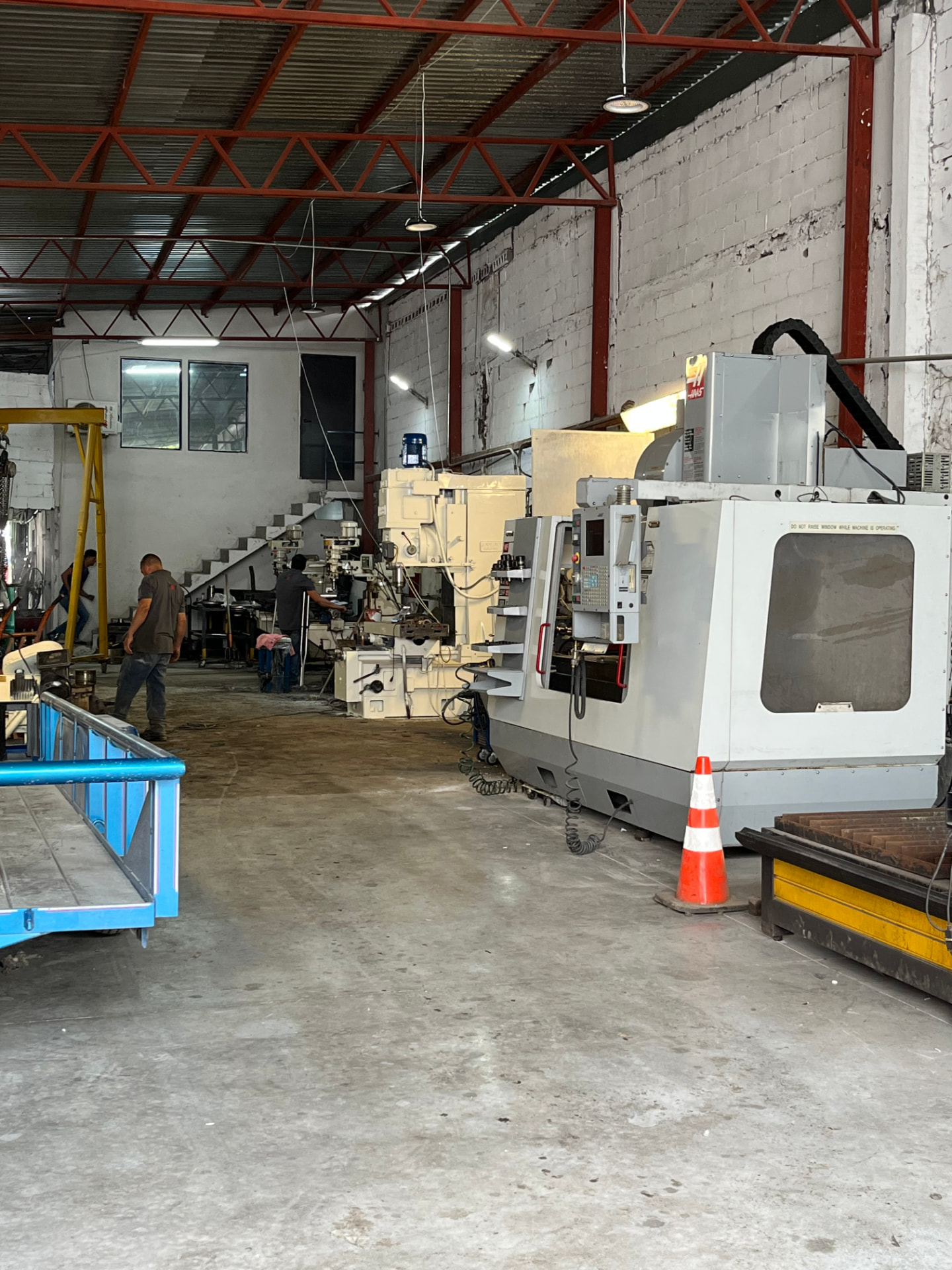 Planta de manufactura SIG con centros de maquinado CNC